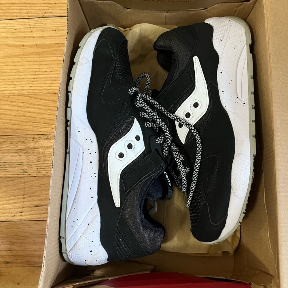 Saucony grid 9000 size 5y
